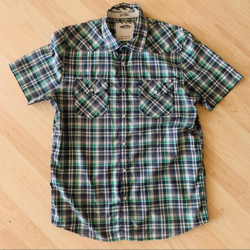 Vans Short sleeve plaid snap front shirt small